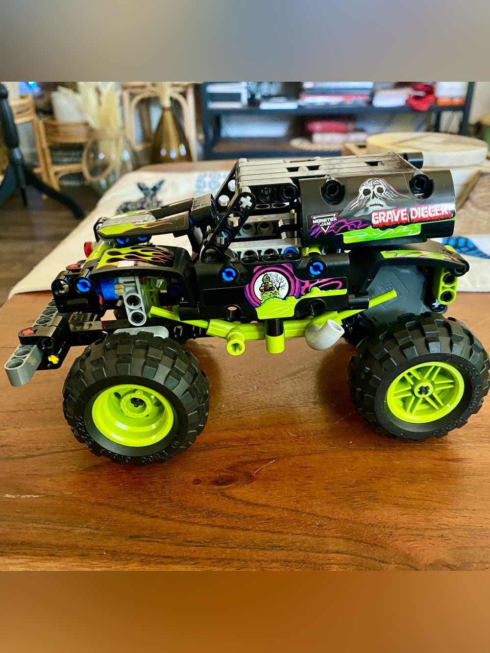 Grave Digger Monster Truck Building Set - Black & Neon Green